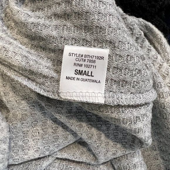 NWT GIBSON‎ Grey Button Down Twist Front Shirt (S) - Picture 6 of 8